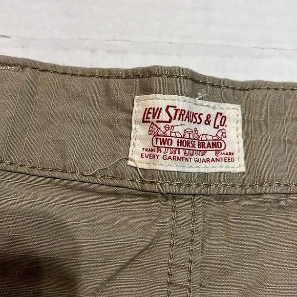 NWT-Levi’s-469 carrier cargo shorts-54-Tan-big and tall-sits below waist shorts. - Picture 13 of 16